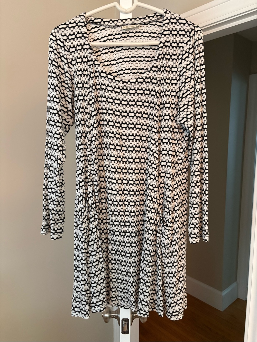 Black & White Long-Sleeve Printed Swing Dress